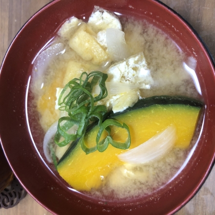 お味噌汁に南瓜を入れるのは初めてでしたが、ホクホクしててこっくり味噌の味が優しく沁みました(^o^)‼︎