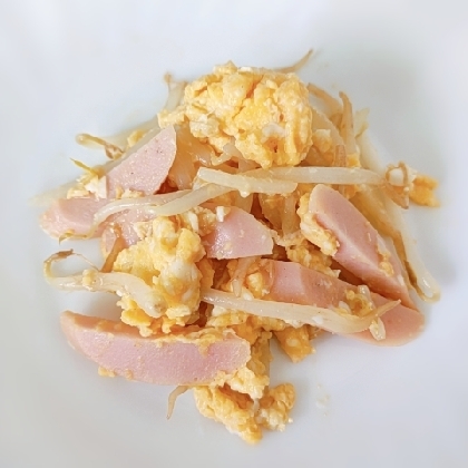 超簡単ᕷ٭豆もやしと魚肉ソーセージの卵炒めꕤ୭*