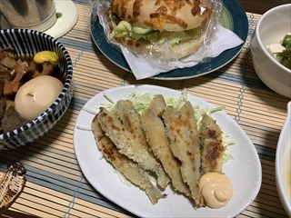 揚げ焼きにしちゃったのでちぃっと色みが…お手本の方が数百倍おいしそうですが、こんなんでもざくっとほろ苦、タルタルの位置には明太マヨを添えてｗ栄養おツマをゴチソ様