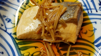 味が染みておいしい！えのきとぶりの煮付け