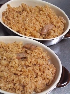 うちの炊飯器と相性が悪くご飯が固めに炊けちゃいました。次はお水を少し多めに炊いてみます★ 鶏肉をウィンナーで代用しました。また作ります(*^ω^*)