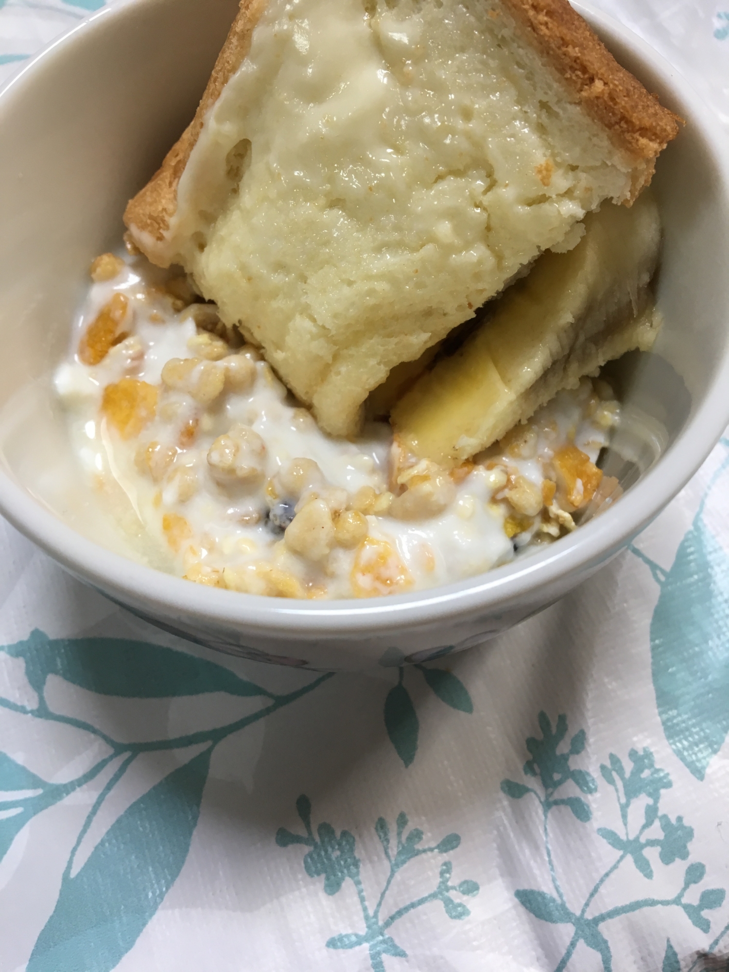 バター食パン&バナナ添え☆フルーツグラノーラ☆