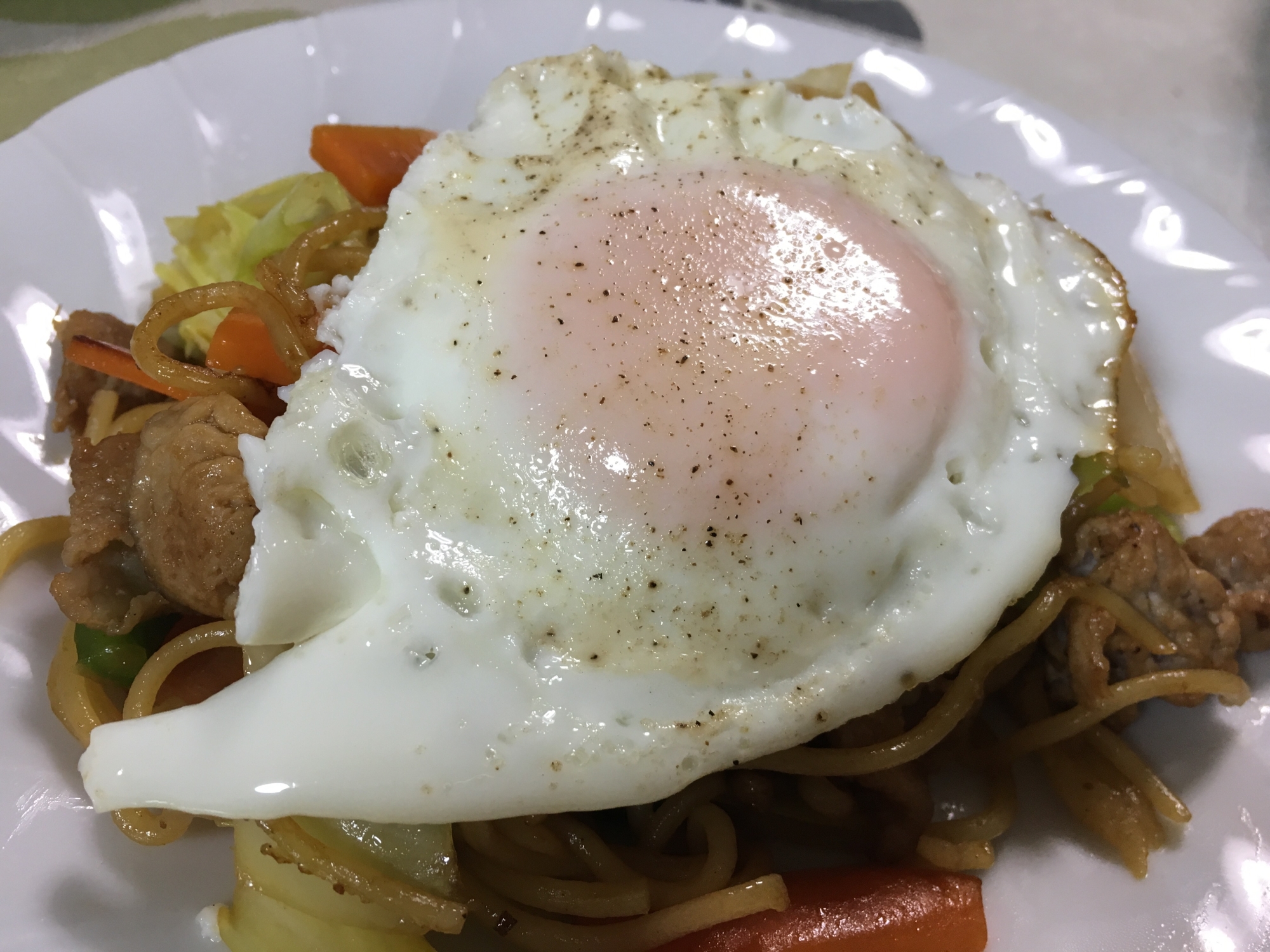 おかずにする、焼きそば☆目玉焼きのせ