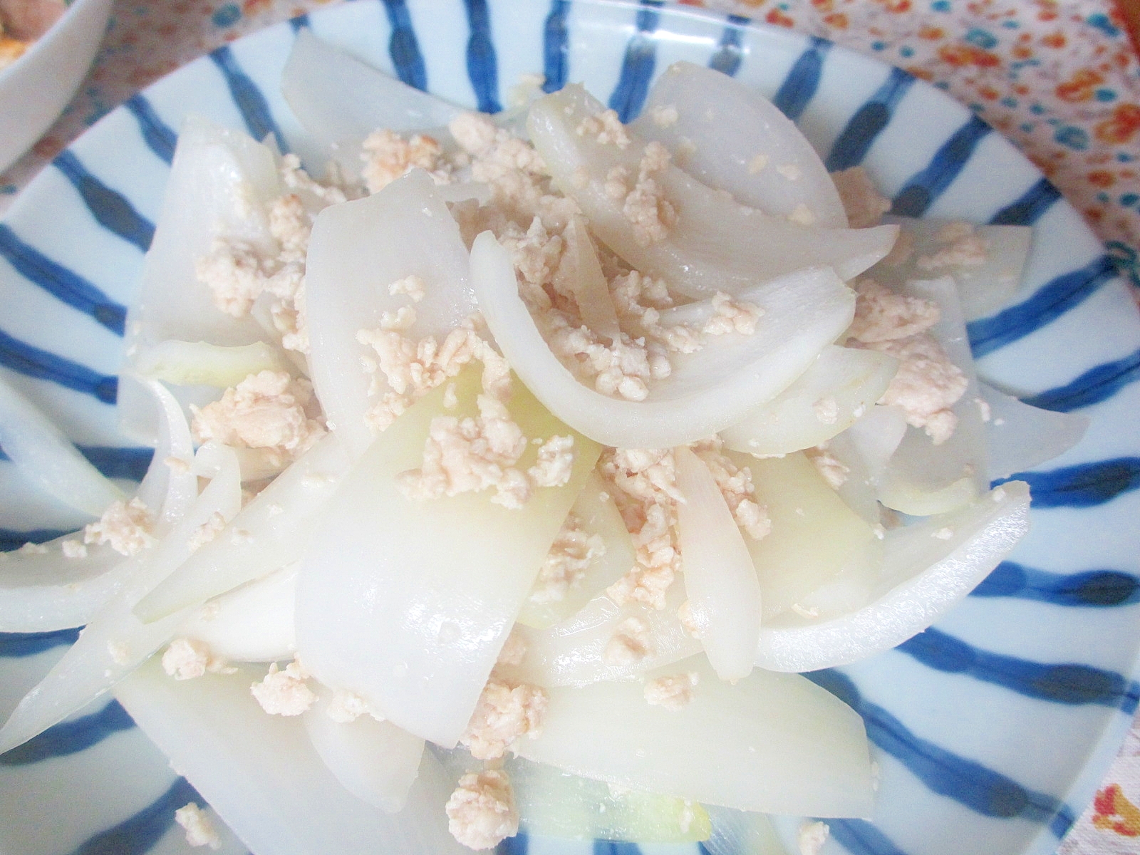 新玉ねぎと鶏ひき肉のナンプラー蒸し煮