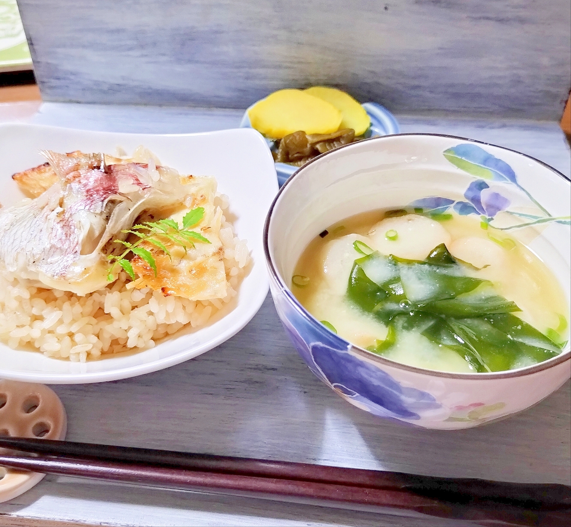 ランチに✨鯛飯とわかめのお味噌汁とお漬物セット