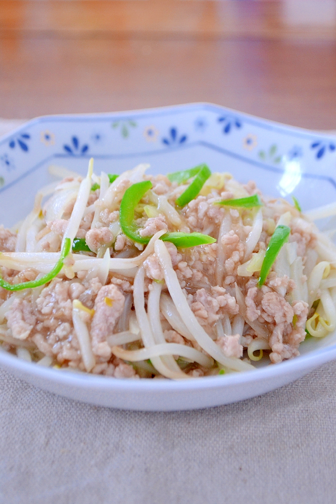 もやしと豚ひき肉の炒め物