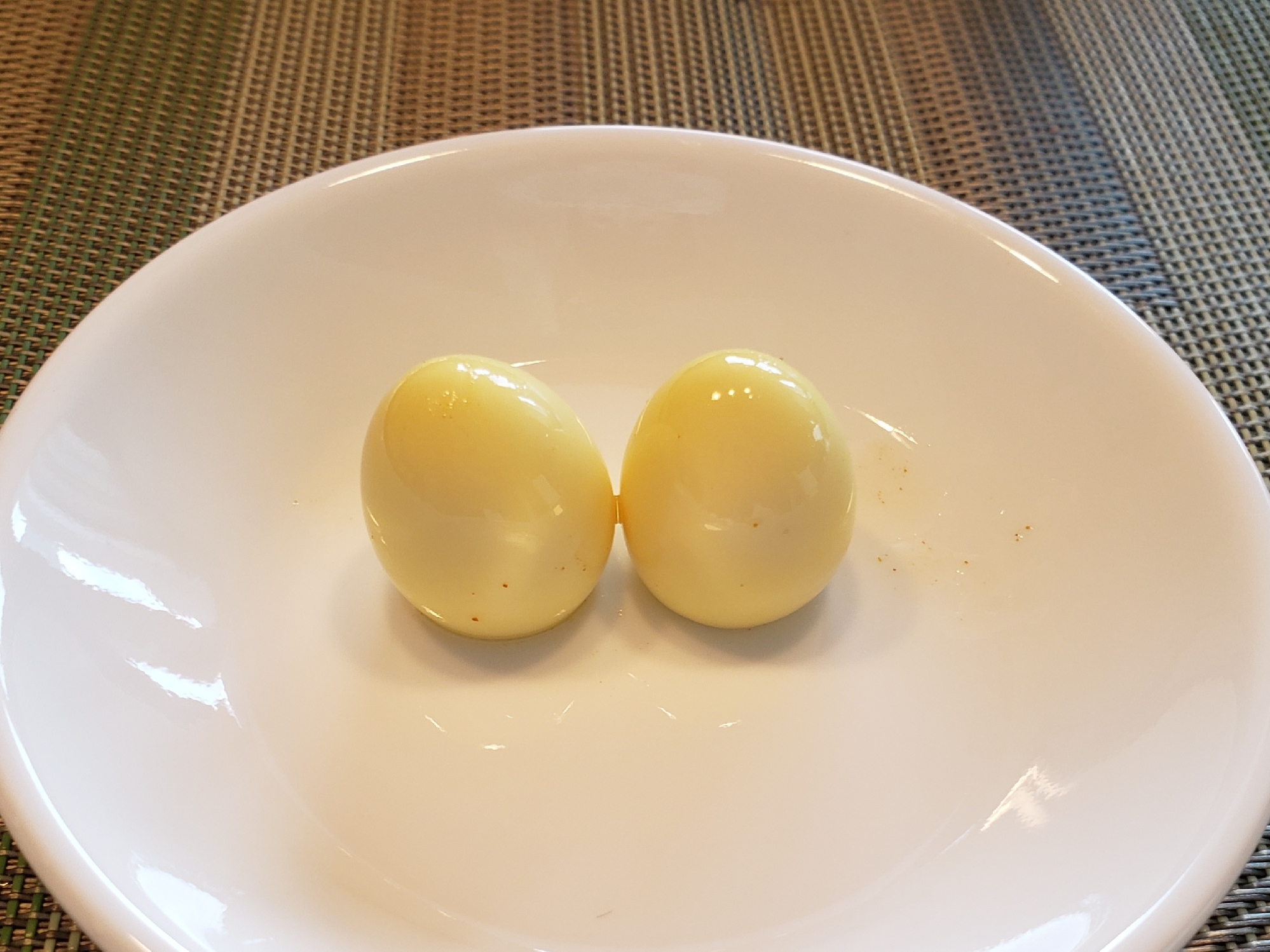 可愛い！ 黄色の うずらの卵！