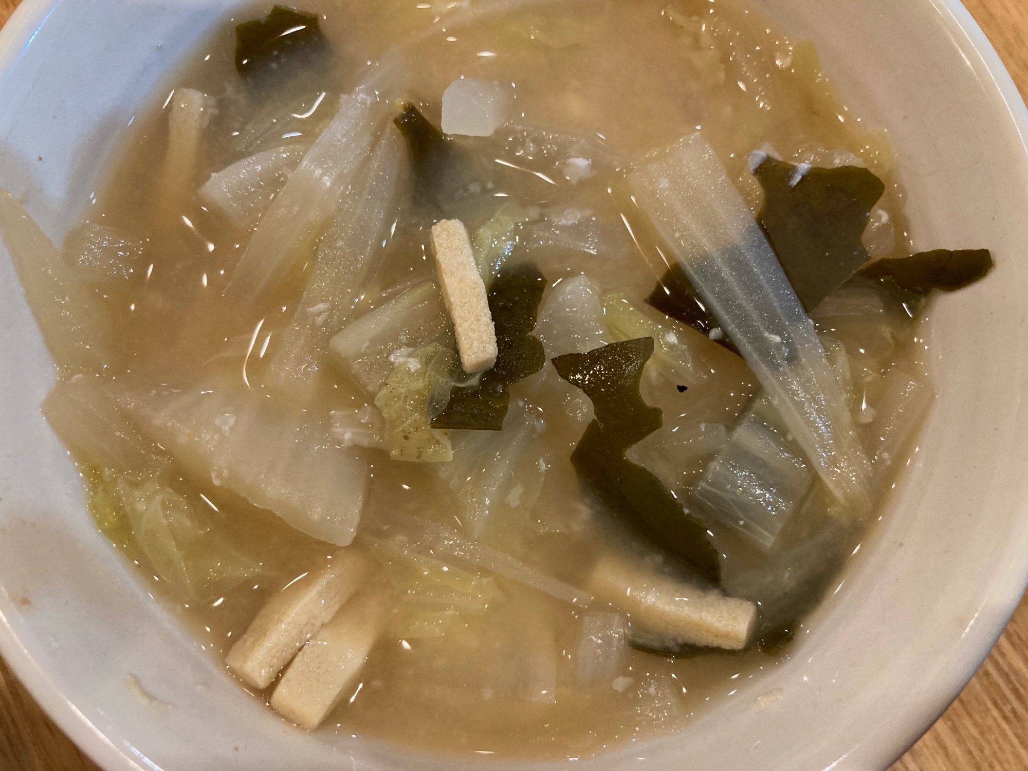 白菜とたまねぎと昆布と高野豆腐の味噌汁