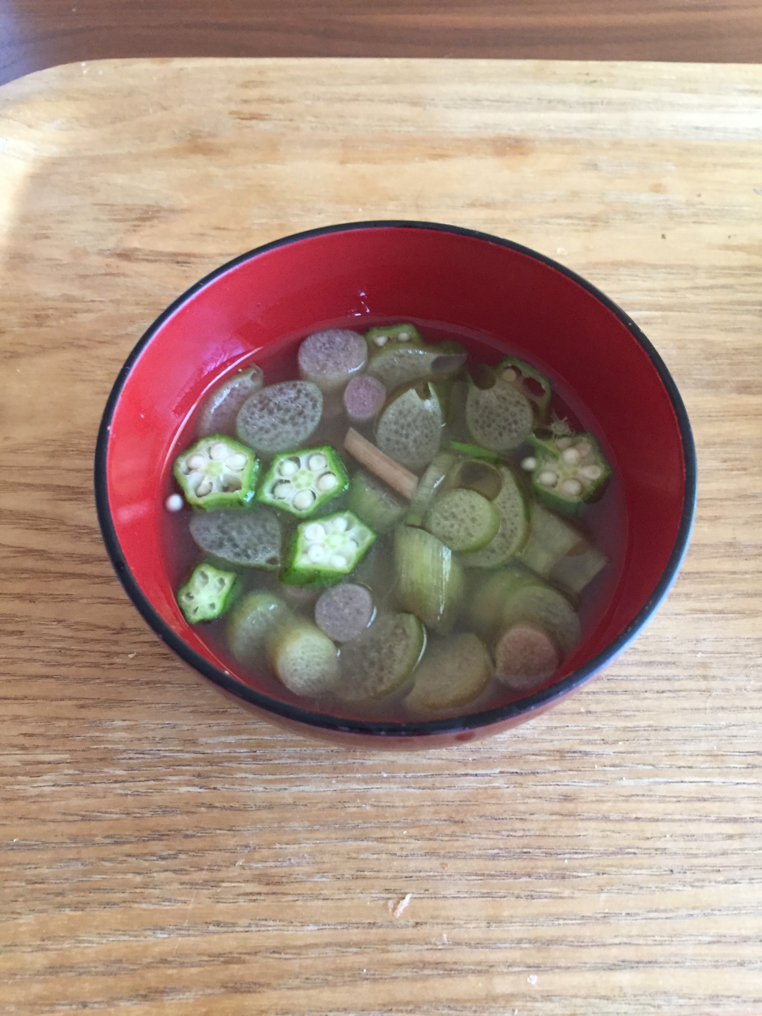 夏場のオクラとずいきのお味噌汁！