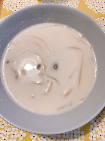 シメジと玉ねぎのミルクスープ
