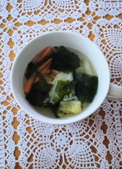 ワカメと白菜の中華スープ