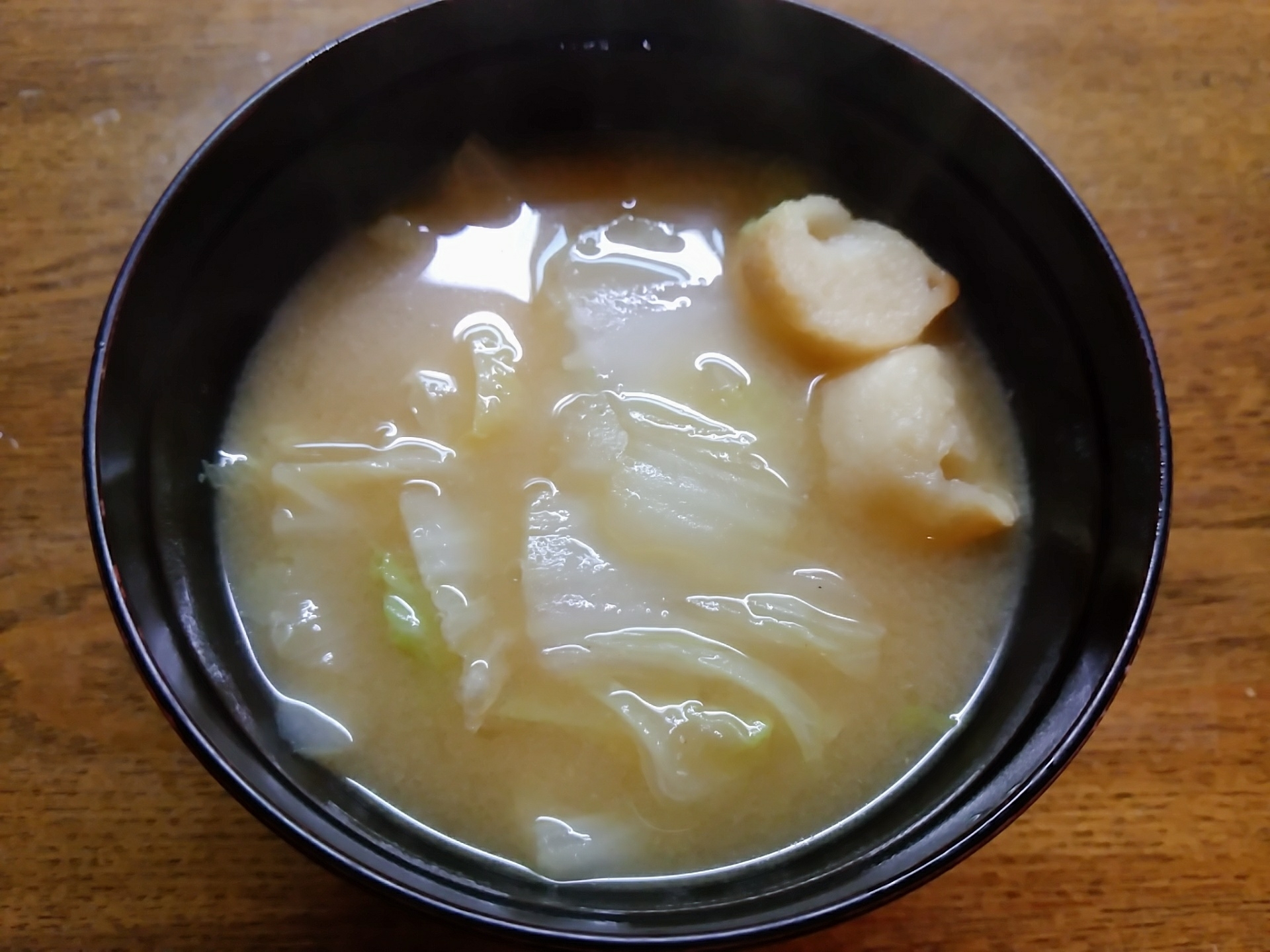 白菜と麩の鯛味噌入り味噌汁