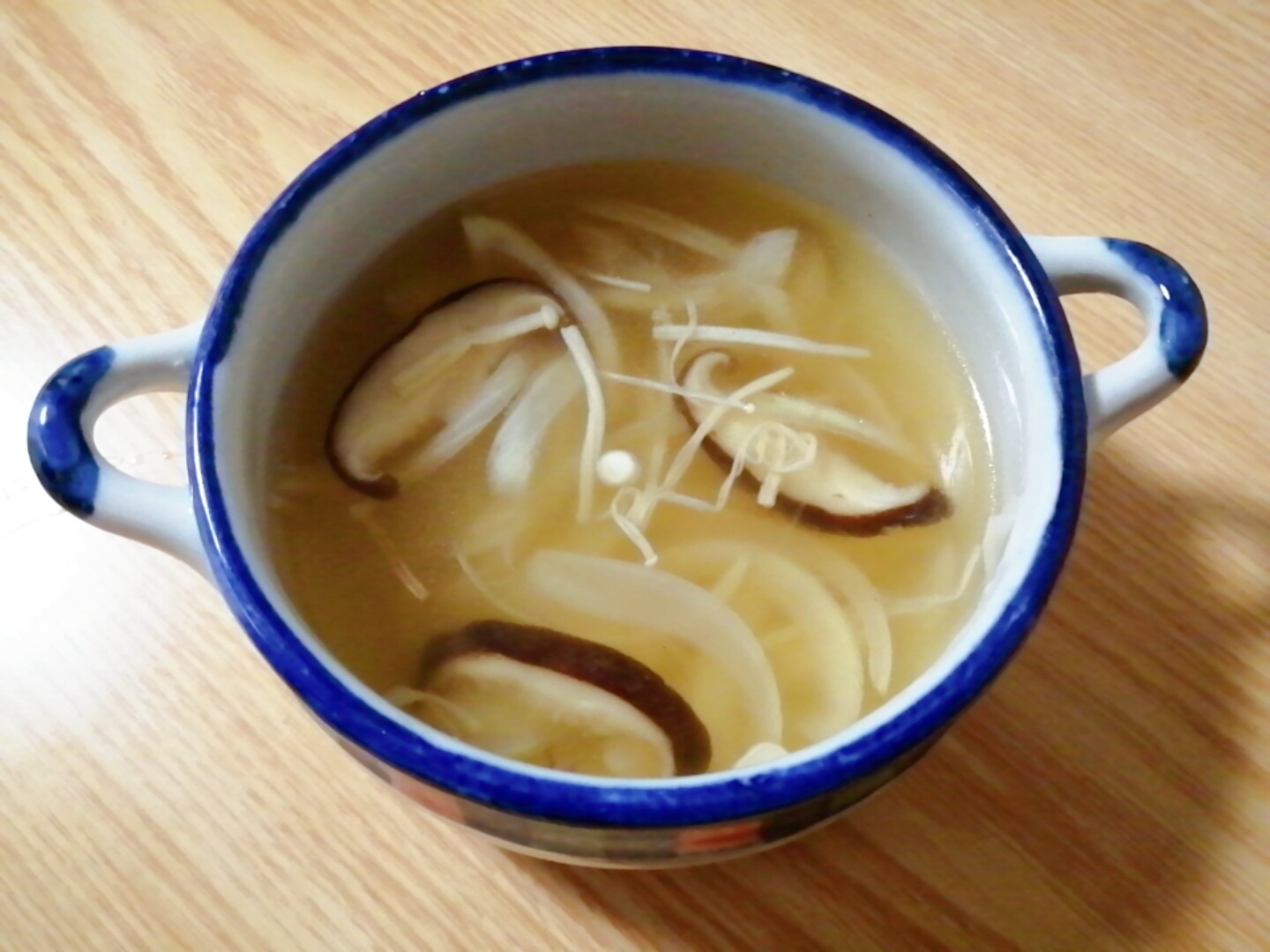 玉ねぎと椎茸とえのきのスープ