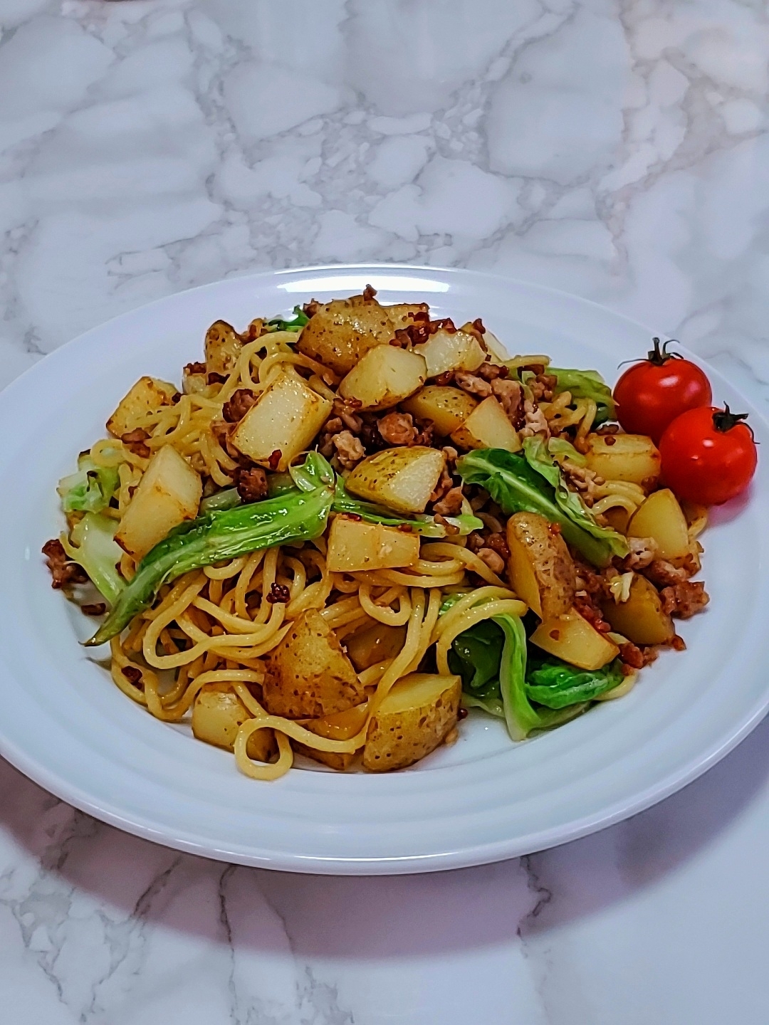 豚そぼろと新じゃがの味噌ダレ焼きそば