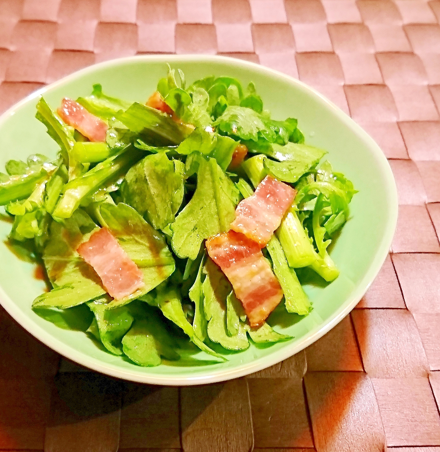 博多春菊とベーコンのサラダ