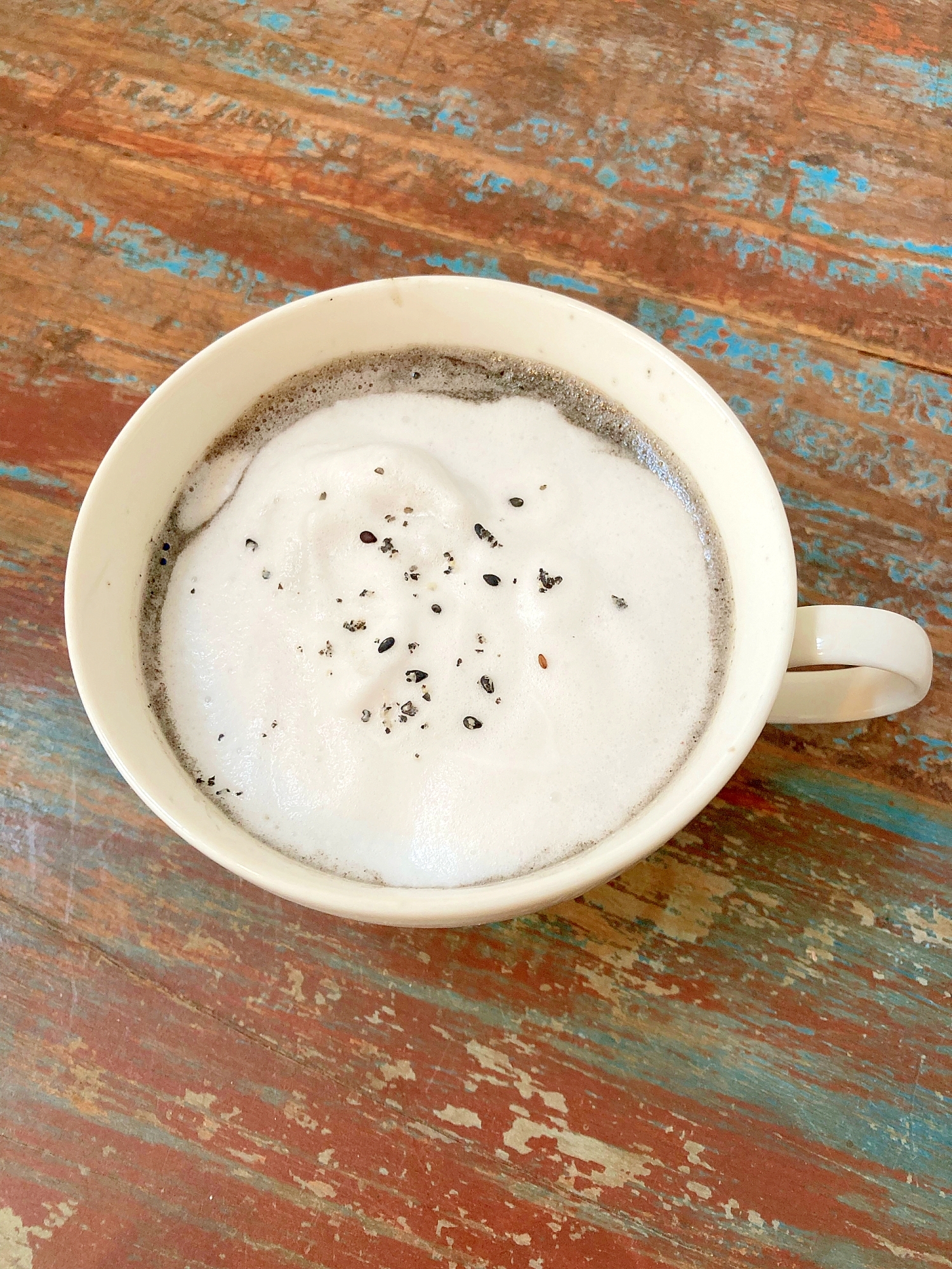 玄米コーヒーと黒胡麻アーモンドミルクラテ