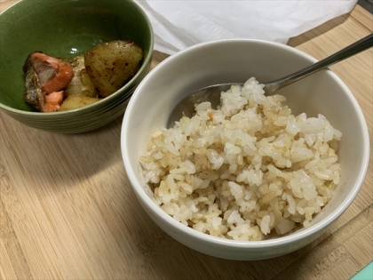 混ぜるだけで簡単☆鮭フレークのバターしょうゆご飯