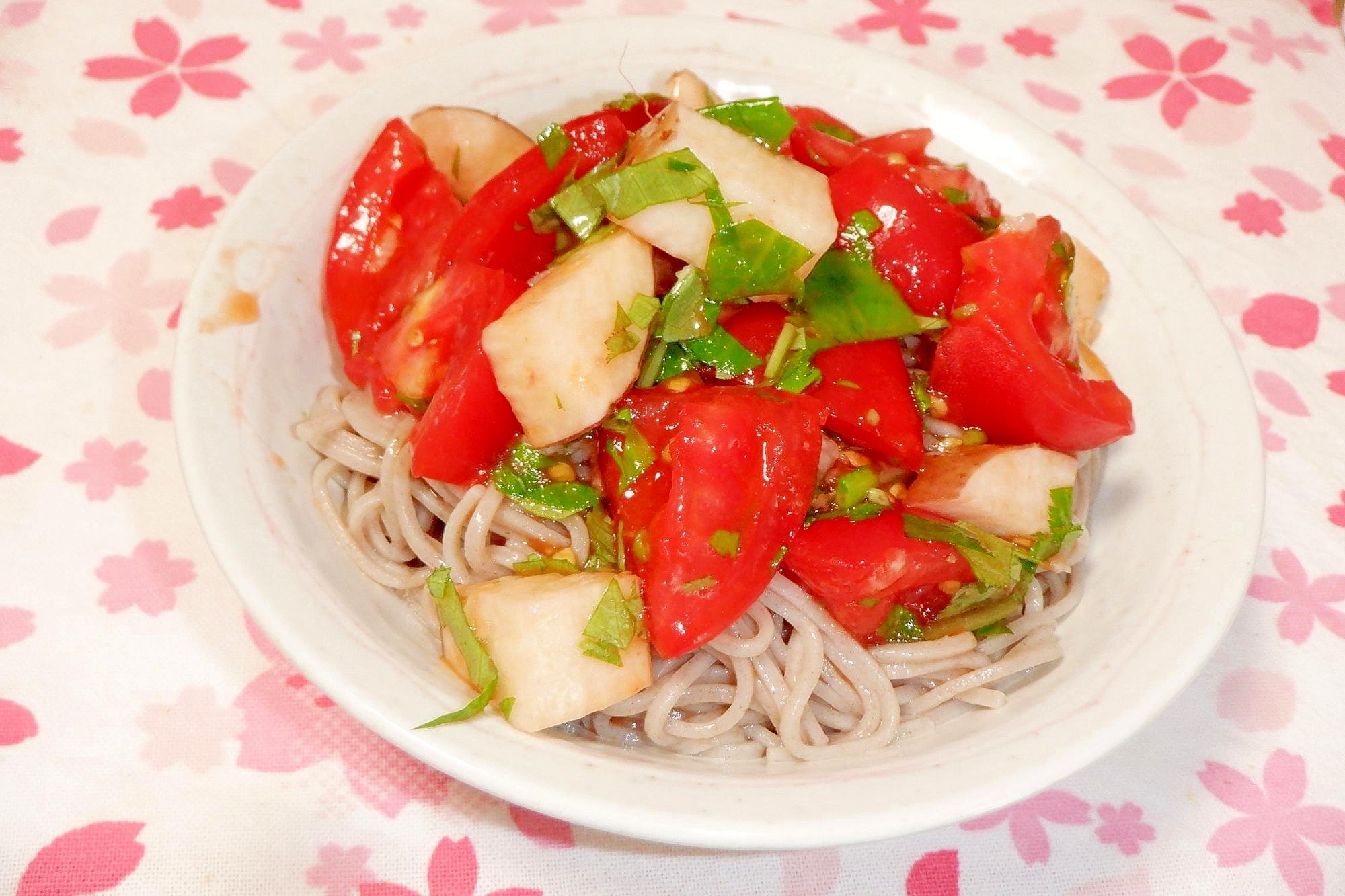 ちょっとエスニック風のトマトと長芋のぶっかけ蕎麦