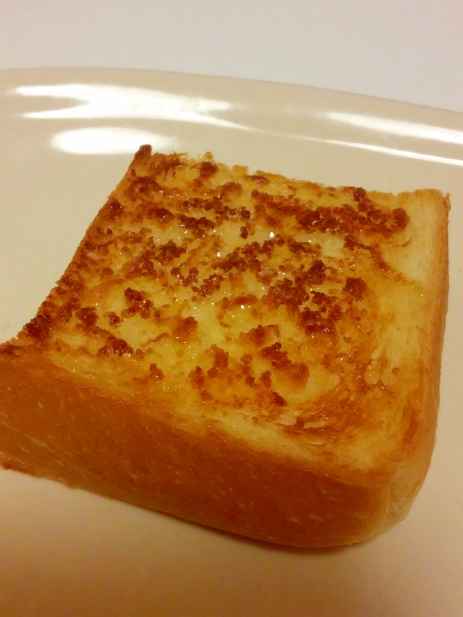 食パンでおつまみ★マヨネーズと粉チーズのトースト