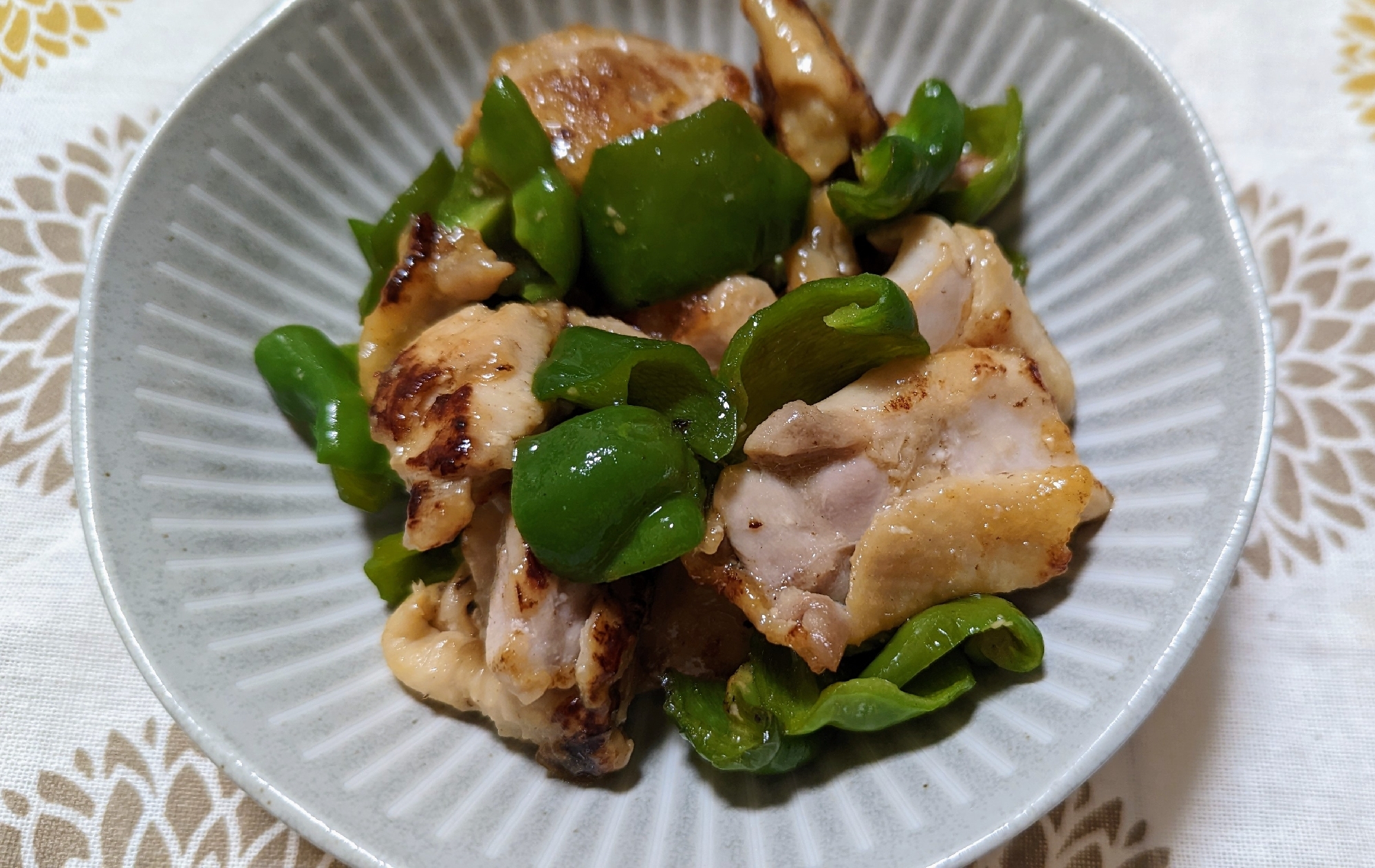 鶏肉とピーマンの塩麹炒め