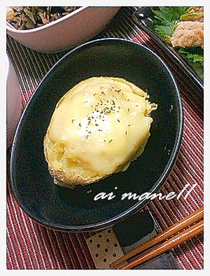 お皿はじゃがいも 丸ごとポテトグラタン レシピ 作り方 By Mane11 楽天レシピ