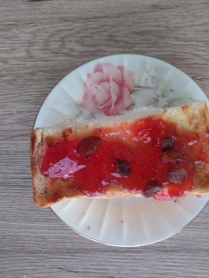 mimiちゃん
朝食に苺ジャムで
作りました♪
レーズンと合わせると
美味しかったです(+_+)