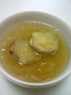 サツマイモの天ぷらのせ春雨のスープ