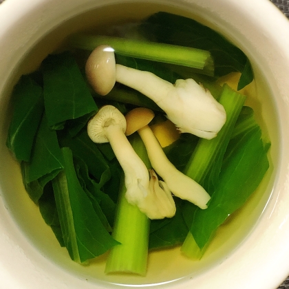 朝食に^-^中々汁物は思うように並べてもふわ〜んと動いて写真までの完コピ難しい…←そこ笑 日中は暑いけど朝寒かった…ほっこり美味しく頂きました♡