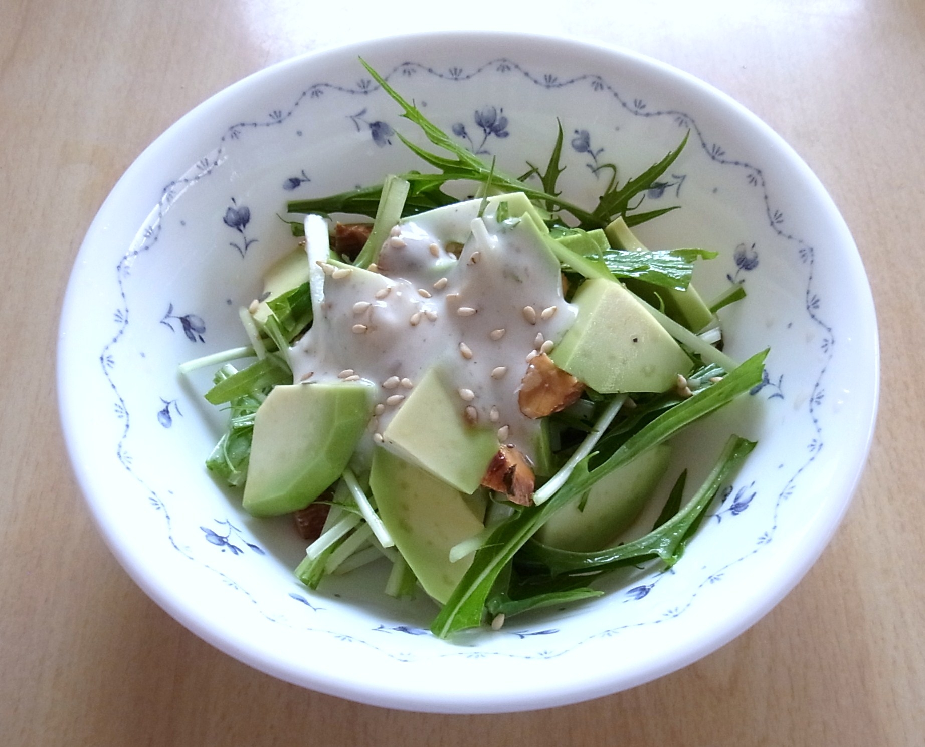 水菜とアボカドのヨーグルトドレッシングサラダ（1）