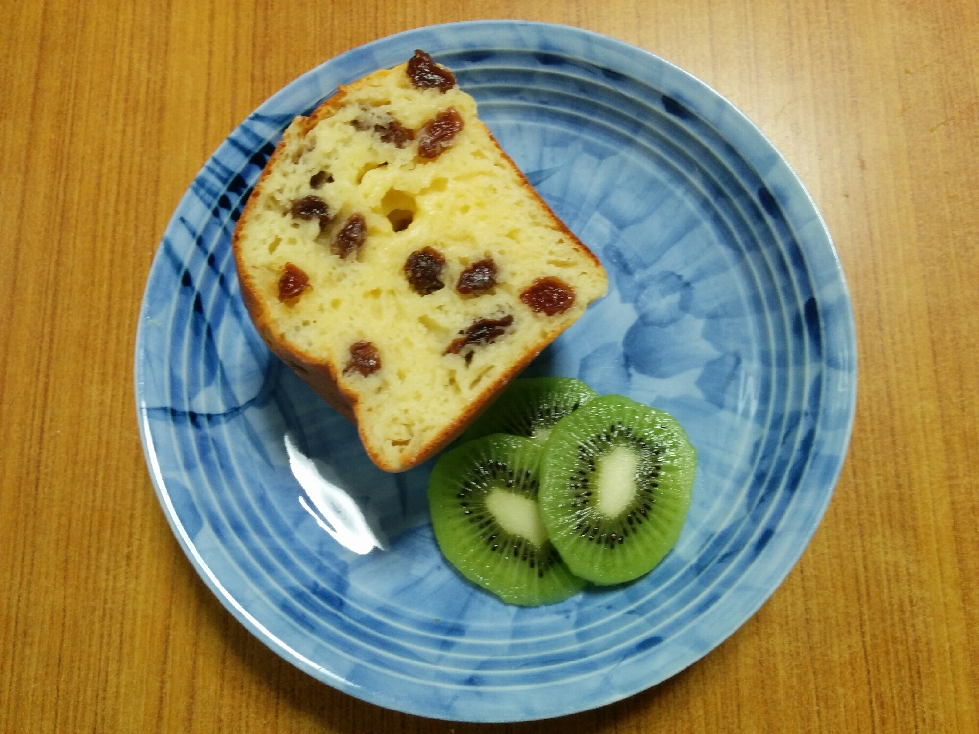 HM簡単♪レーズンのもちもちリッチケーキ