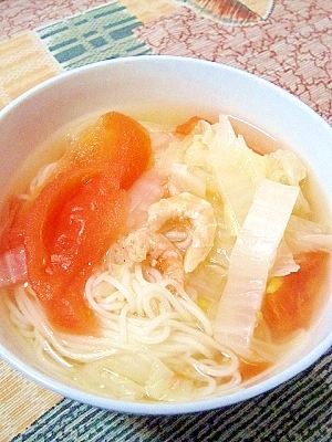 トマトと白菜と小エビの中華風にゅうめん