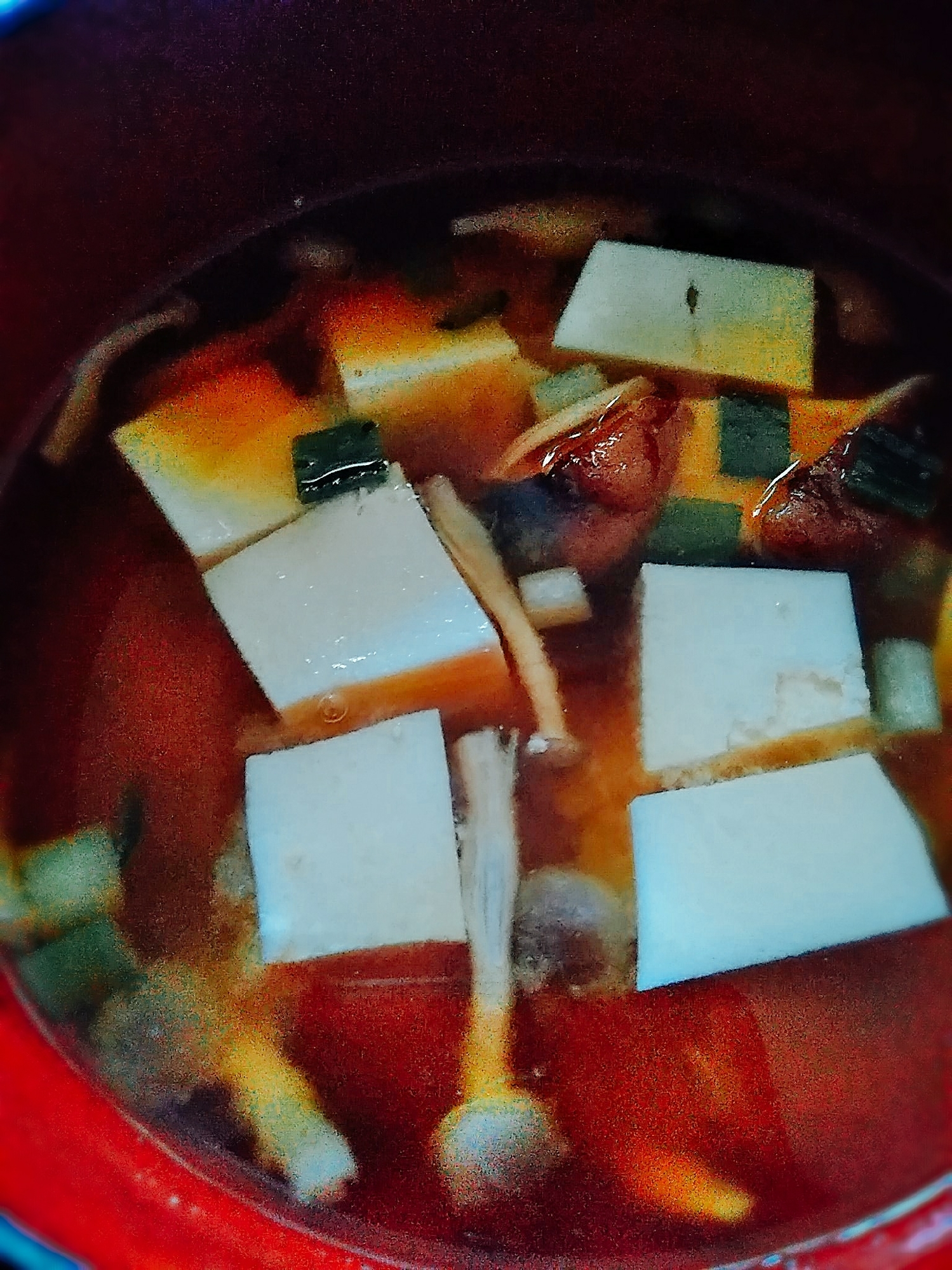 豆腐としめじの赤味噌汁