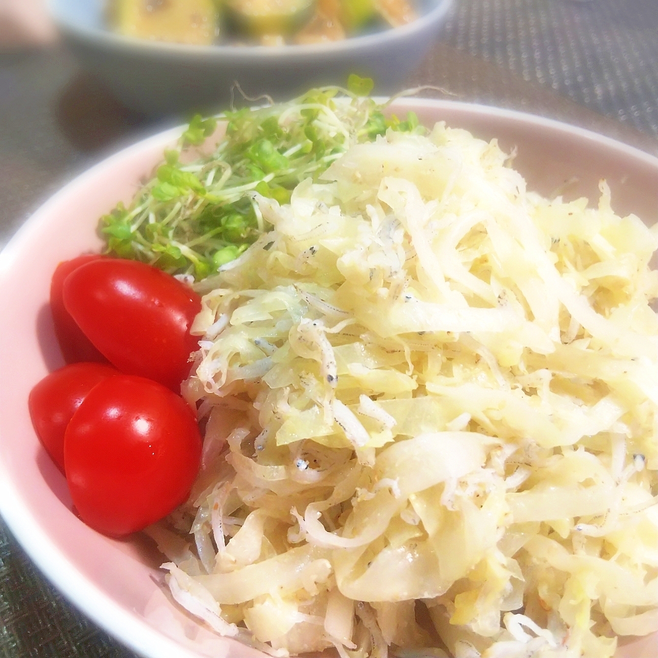 お箸が止まらない♡キャベツとしらすのうま塩ナムル