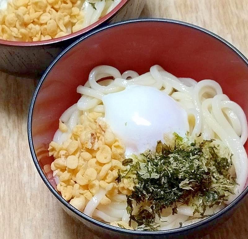 温玉と焼き海苔とろろ昆布の冷やしうどん