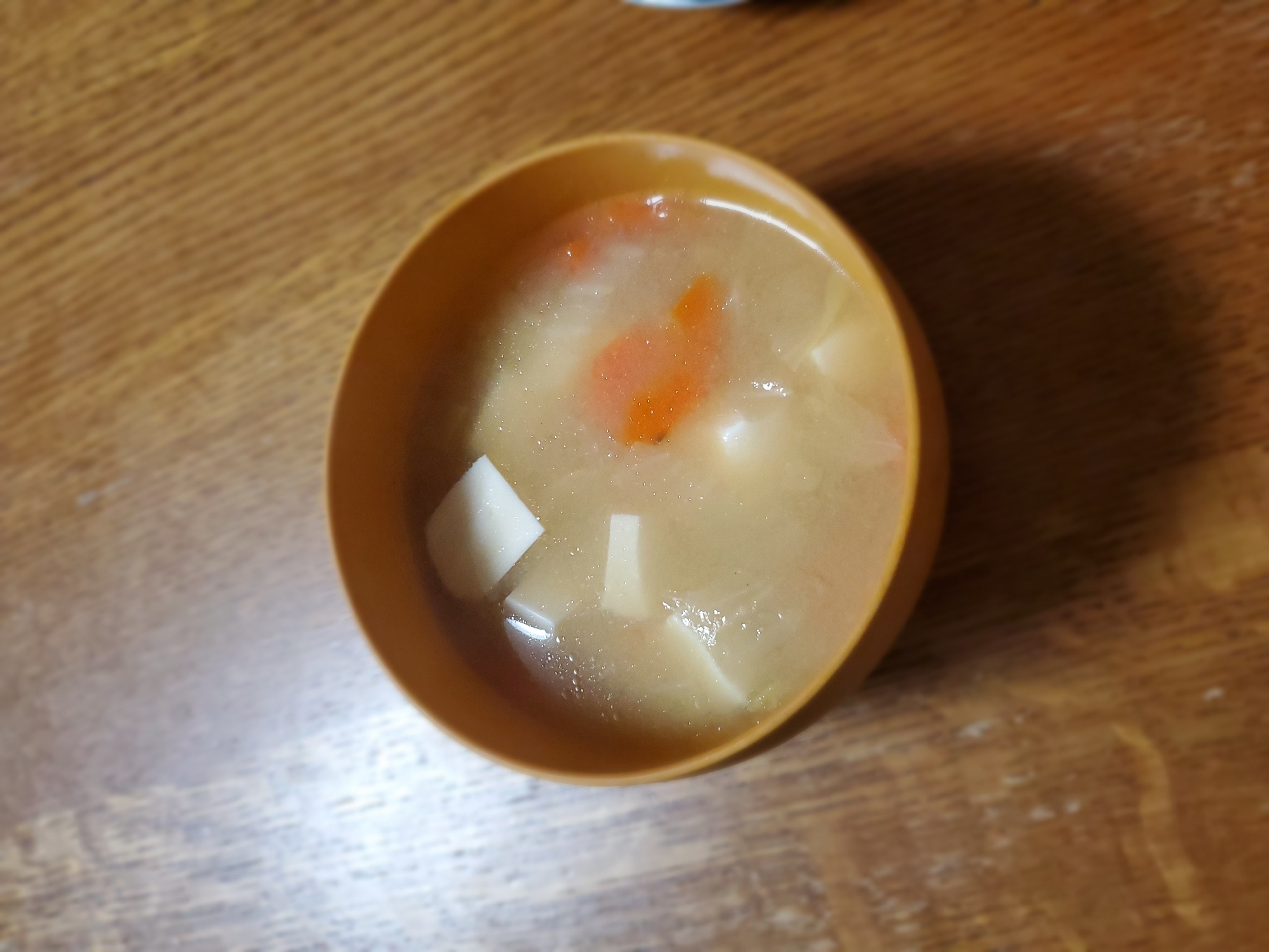 白菜と人参と豆腐のお味噌汁