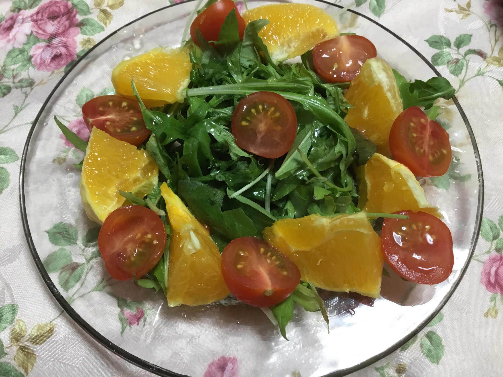 オレンジとミニトマトのグリーンリーフサラダ