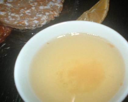 檸檬と生姜のコンビ初めてで、砂糖は種子島洗双糖をいれました。
しゃきっとします〔笑〕このお茶。
