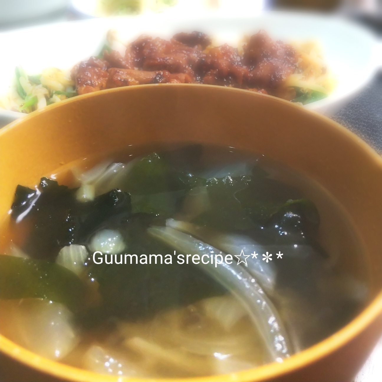 甘さにほっこり♡新玉ねぎとわかめの中華風スープ