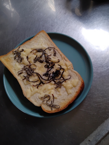 塩昆布のチーズトースト