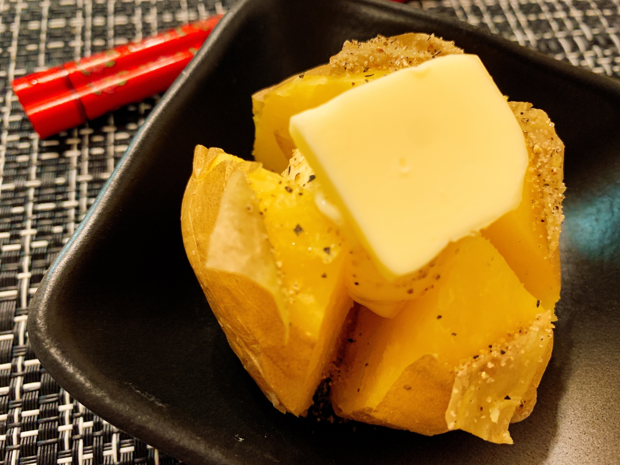レンジでホクホクじゃがバター!