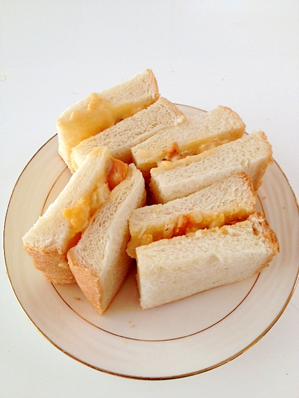 ベビーホタテのトロトロ卵のサンドイッチ