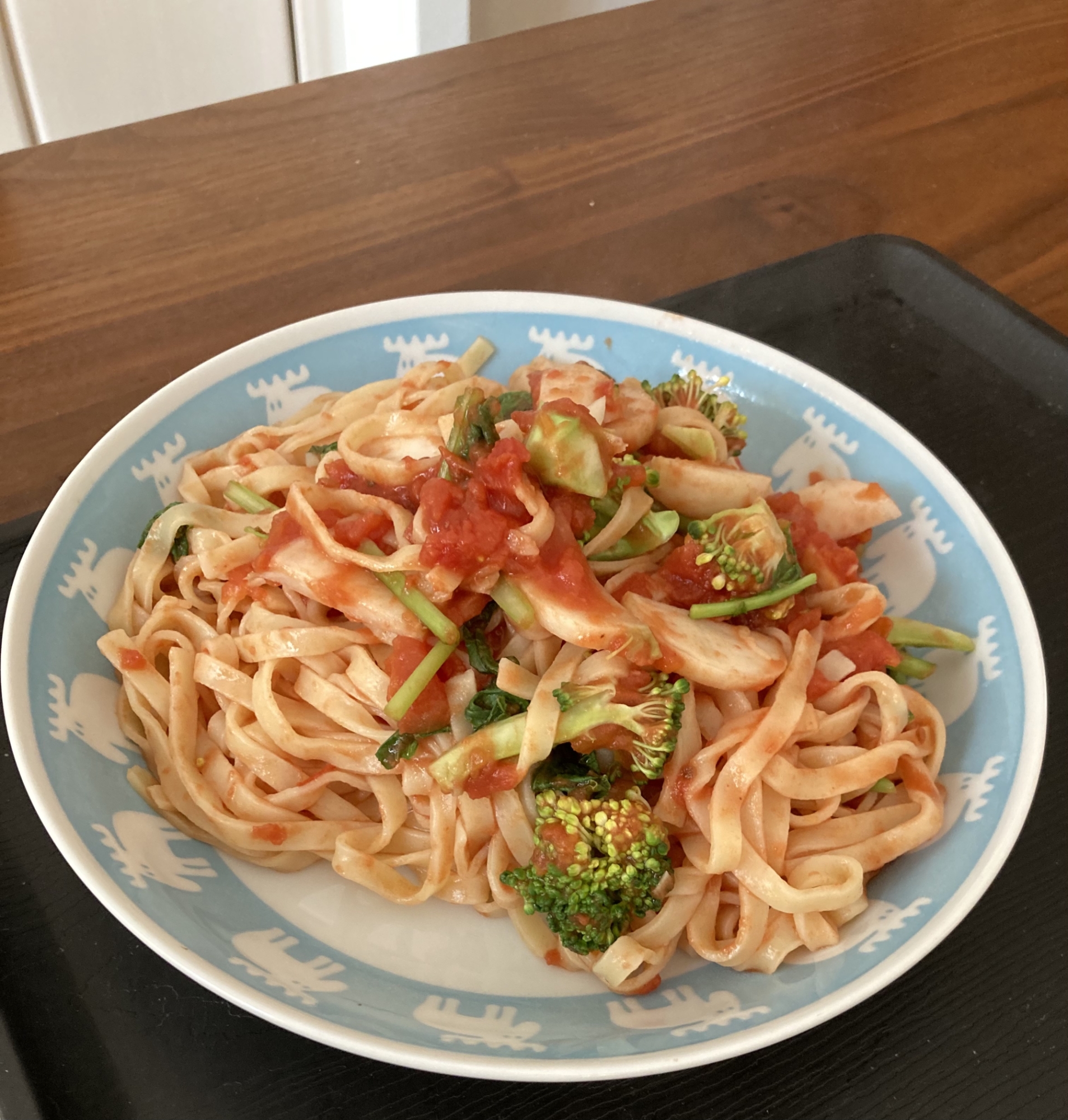 まるごとブロッコリーとトマト缶パスタ