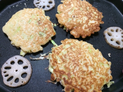 美味しかったです(*^_^*)ミニサイズでチーズ入りやキムチ入りも食べました☆