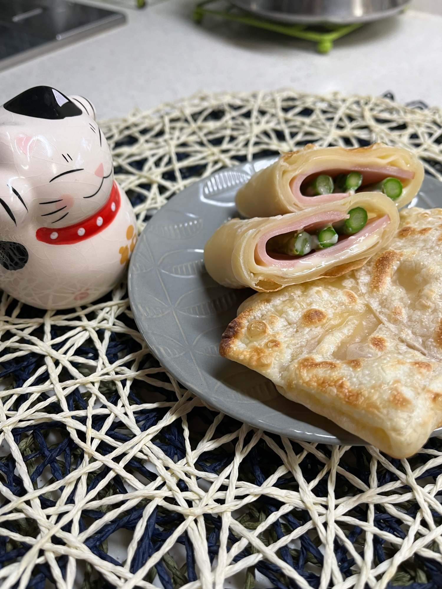 餃子の皮で簡単♬アスパラの入ったブリトー