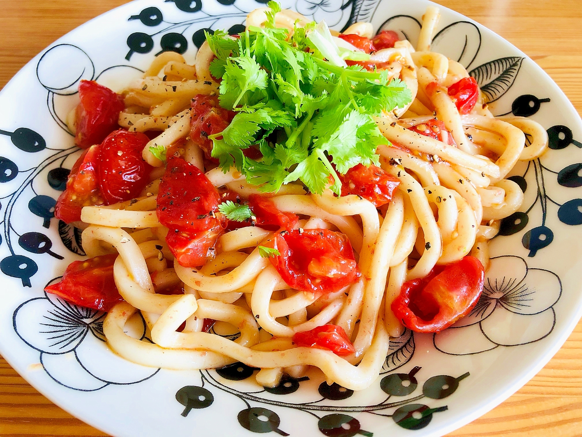 エスニック風☆トマト焼きうどん