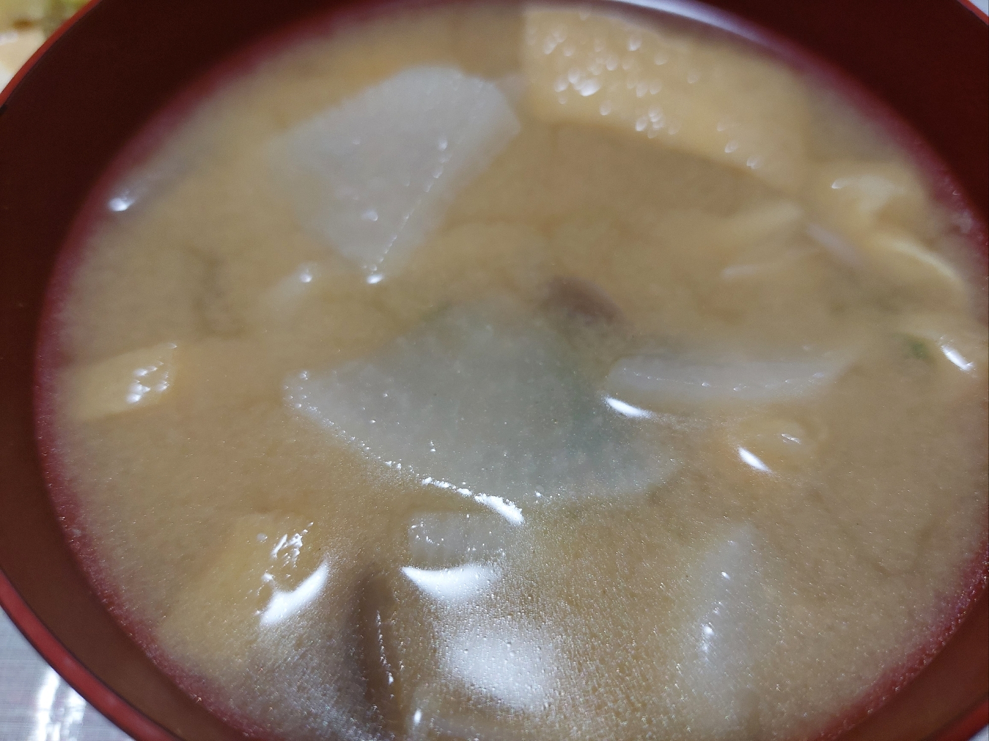 大根と油揚げとしめじの味噌汁