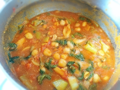ズッキーニとミックス豆のトマトスープ