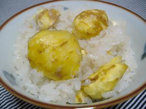 秋の定番　栗ご飯