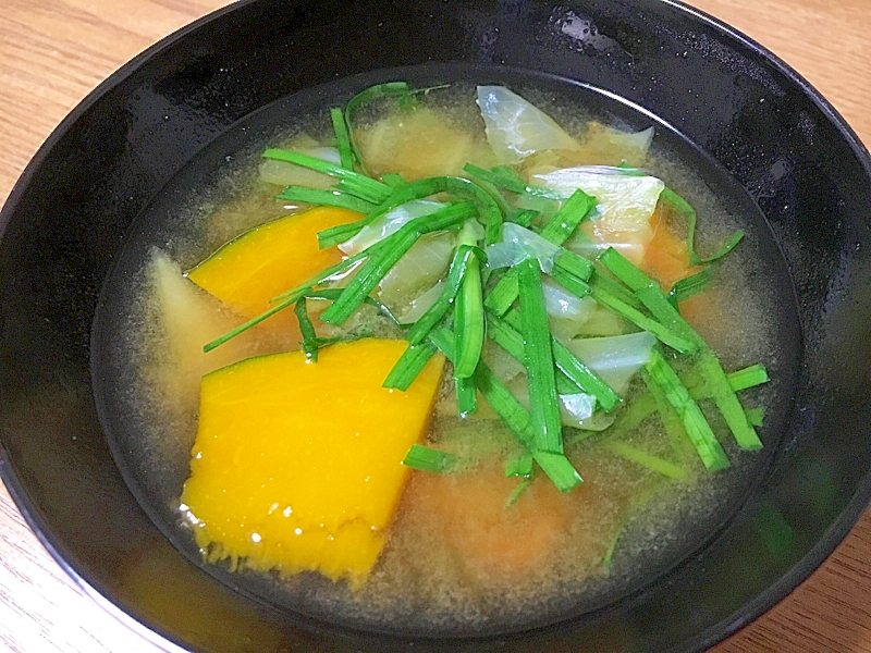 かぼちゃとニラとキャベツの味噌汁