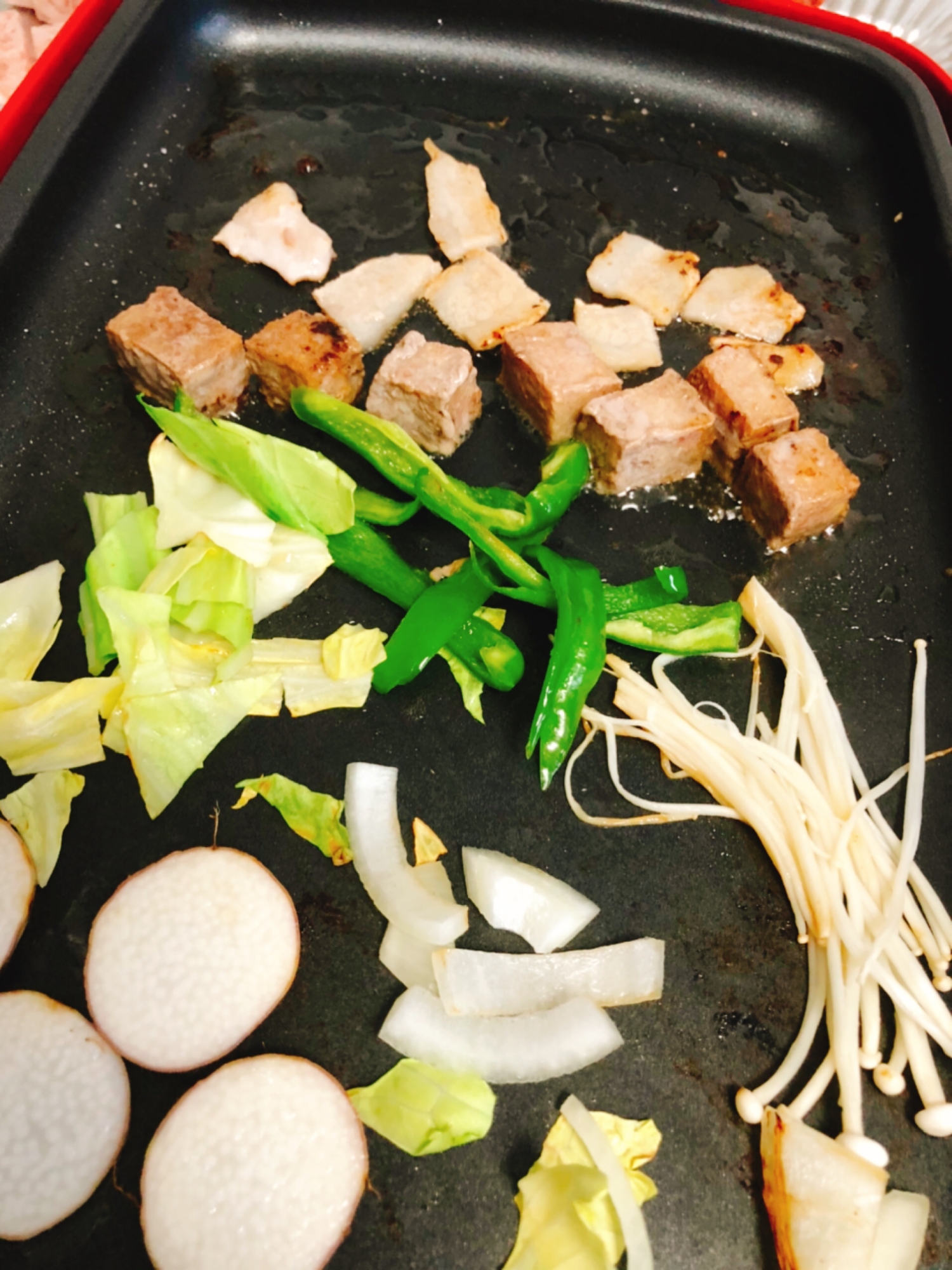 サイコロステーキと豚トロの焼き肉